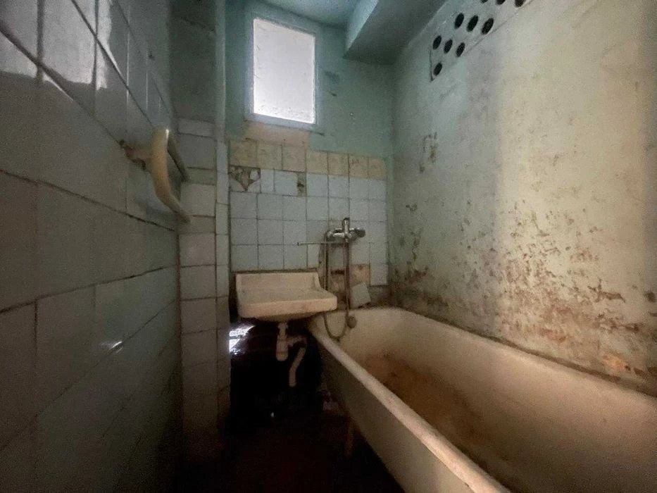 Продам 2 ком. 46 м2, Харьковское шоссе, 21/1, Дарницкий р-н,