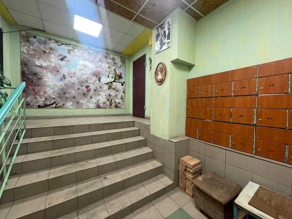 Продам 2 ком. 46 м2, Харьковское шоссе, 21/1, Дарницкий р-н,