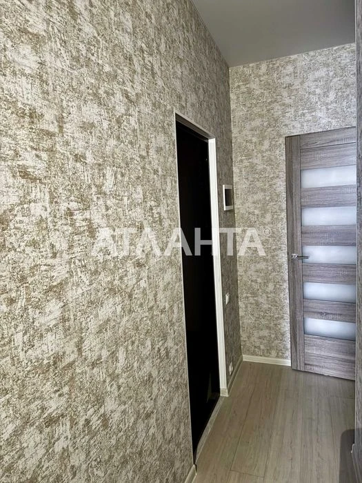 В продаже смарт-квартира с ремонтом и мебелью на Таирово.