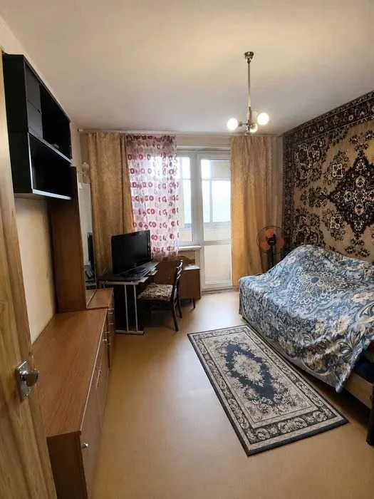 Three-room apartment for sale on Pobedy Avenue. Ludwig Svoboda Avenue. Alek