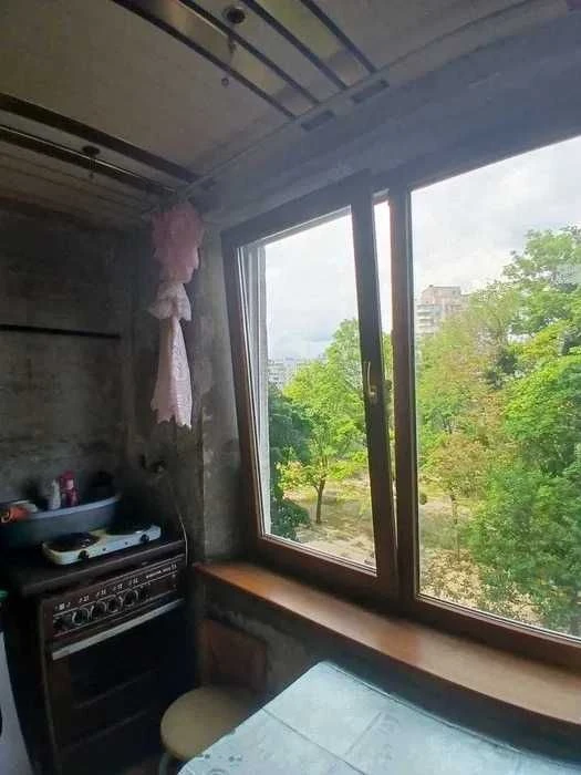 Three-room apartment for sale on Pobedy Avenue. Ludwig Svoboda Avenue. Alek