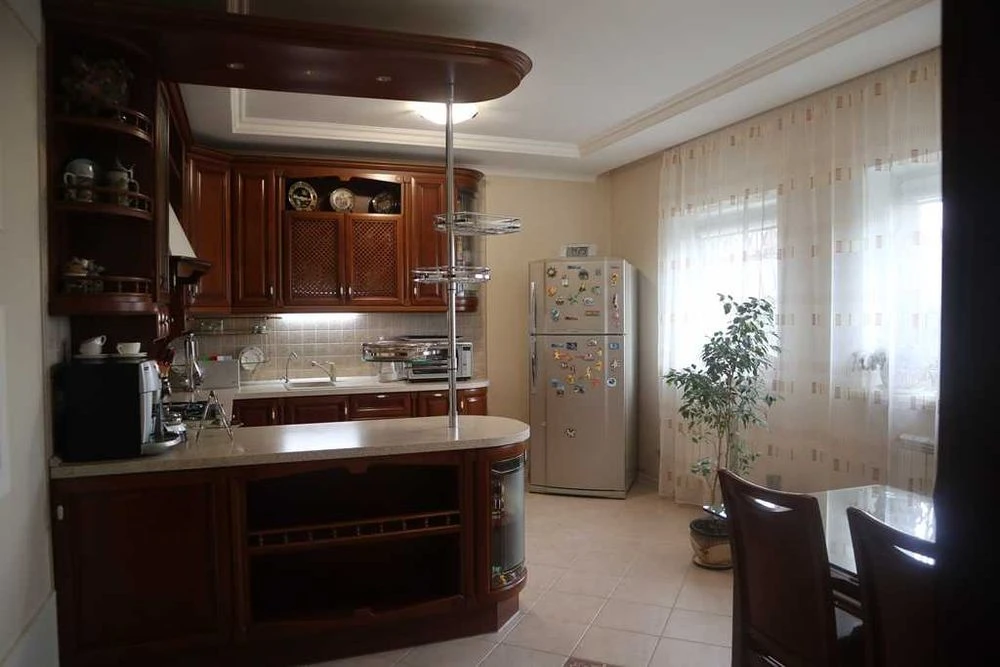the house is in excellent condition. Sunny