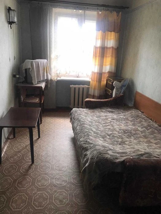 I am selling a 2-room apartment.