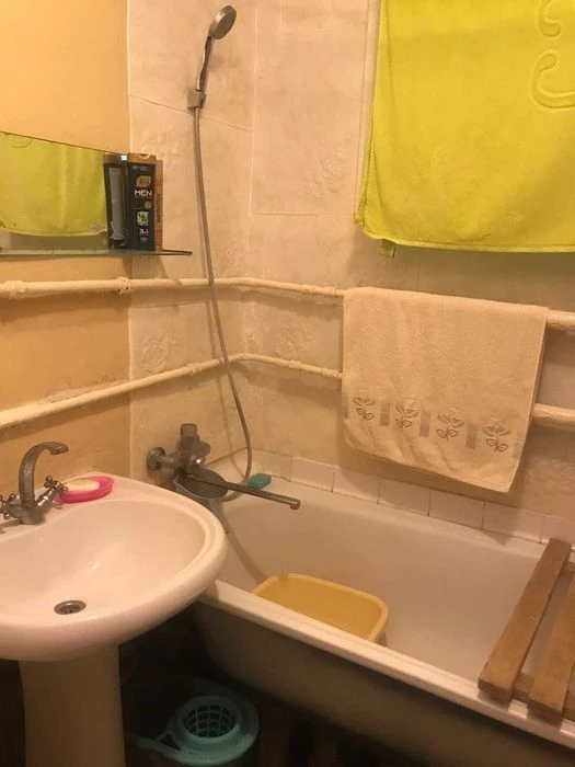 I am selling a 2-room apartment.