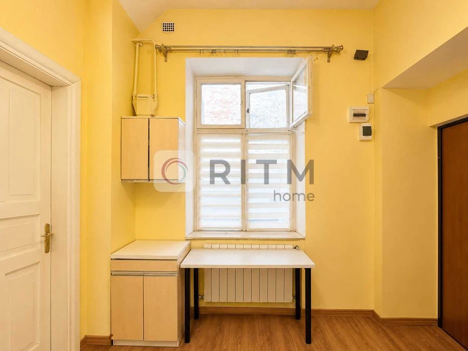 3-room apartment for sale in an Austrian building - Center (near Ma