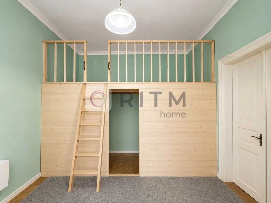 3-room apartment for sale in an Austrian building - Center (near Ma