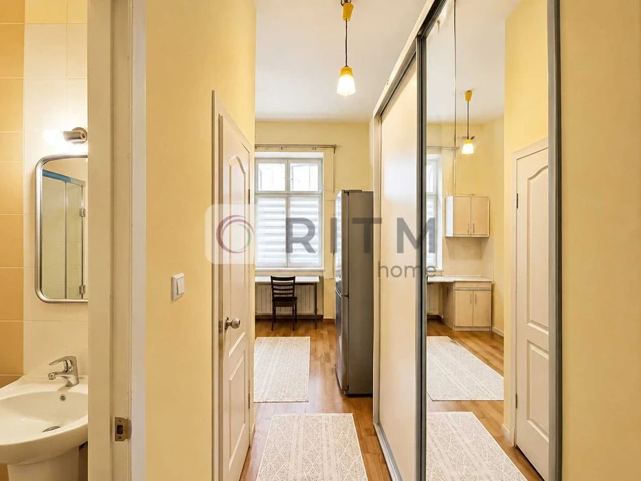 3-room apartment for sale in an Austrian building - Center (near Ma