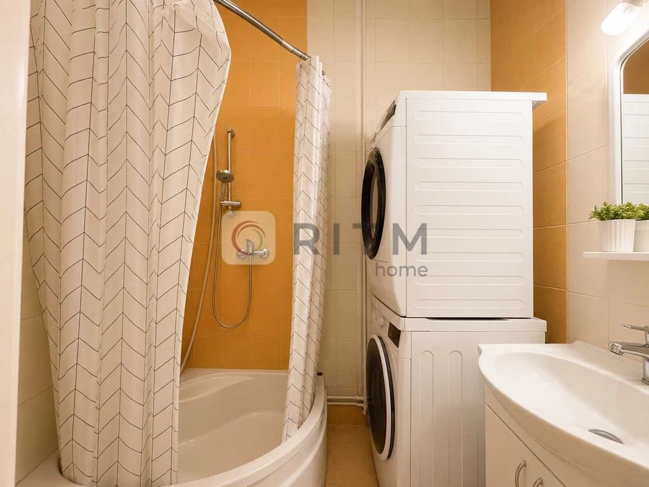 3-room apartment for sale in an Austrian building - Center (near Ma