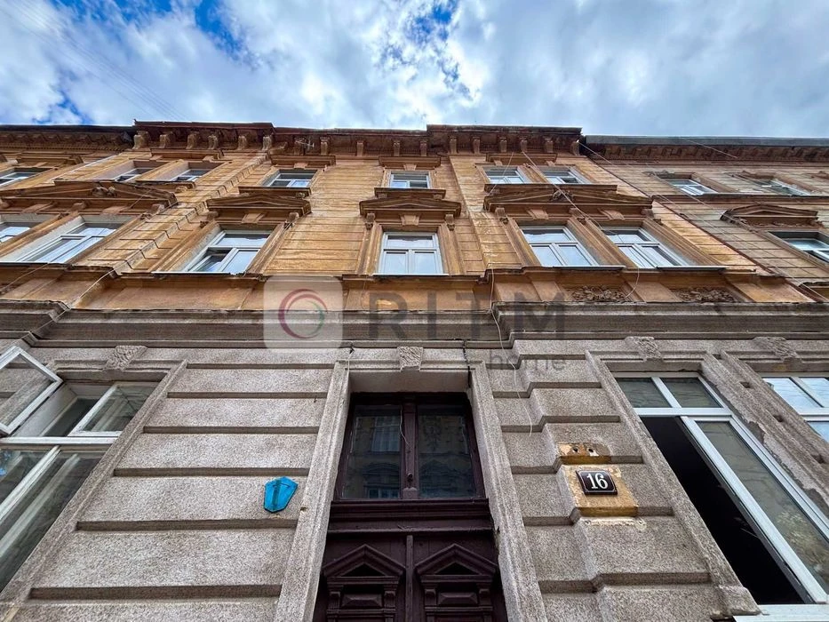 3-room apartment for sale in an Austrian building - Center (near Ma