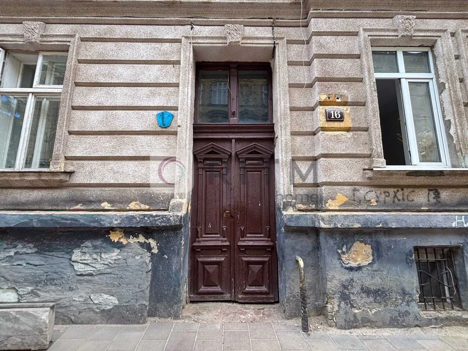 3-room apartment for sale in an Austrian building - Center (near Ma