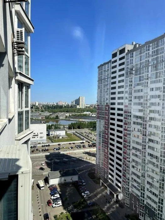 For sale. Two-room apartment. Residential complex Poznyaki -4a. Dragomanova 2A
