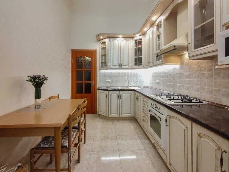 Sale of a 3-room apartment of 90 m², Mykhailovskaya Street, 24V