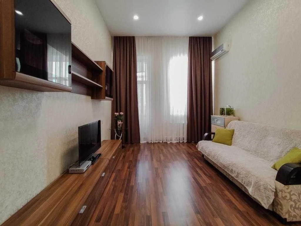 Sale of a 3-room apartment of 90 m², Mykhailovskaya Street, 24V