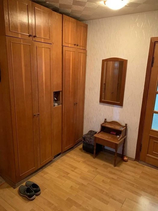 Two-room apartment in Dekhtyarevskaya for urgent sale