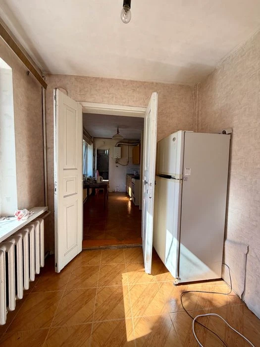 A GOOD HOUSE in the very center of the village of Kotovsky on Marselsk