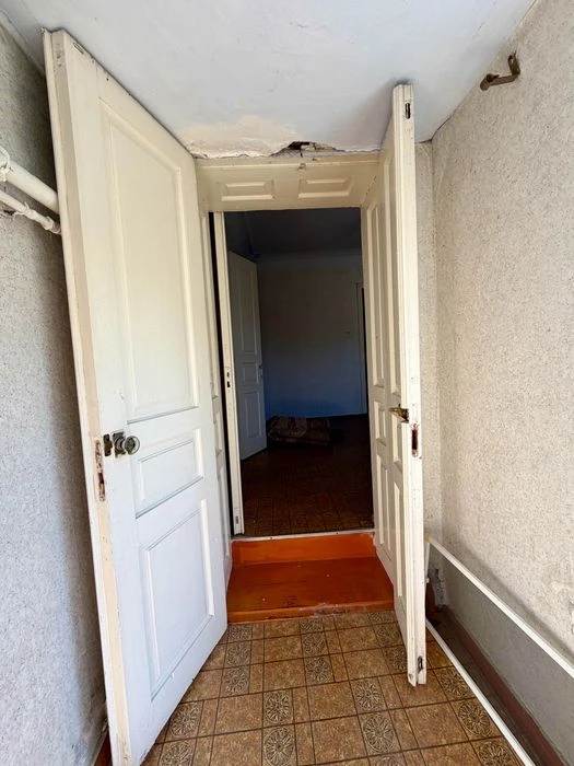 A GOOD HOUSE in the very center of the village of Kotovsky on Marselsk