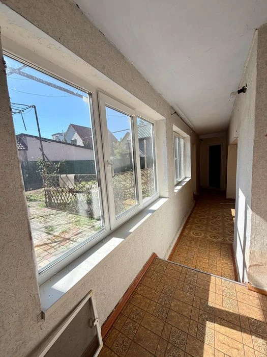 A GOOD HOUSE in the very center of the village of Kotovsky on Marselsk