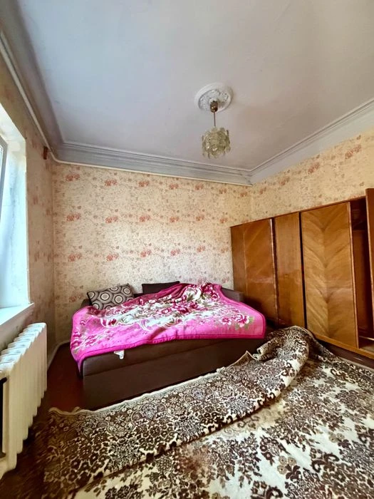A GOOD HOUSE in the very center of the village of Kotovsky on Marselsk