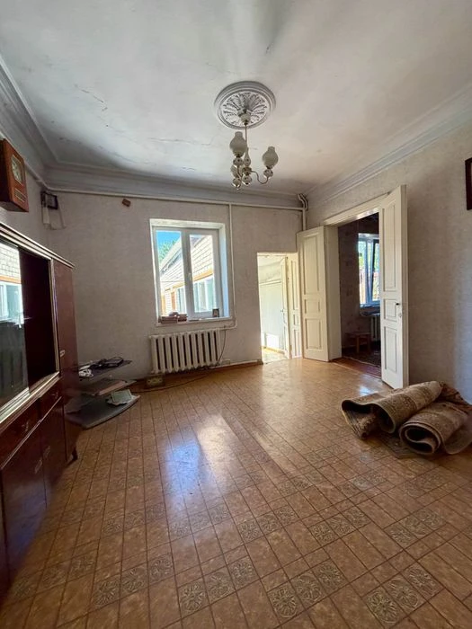 A GOOD HOUSE in the very center of the village of Kotovsky on Marselsk