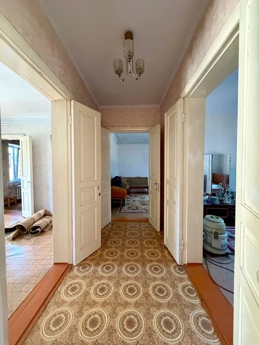 A GOOD HOUSE in the very center of the village of Kotovsky on Marselsk