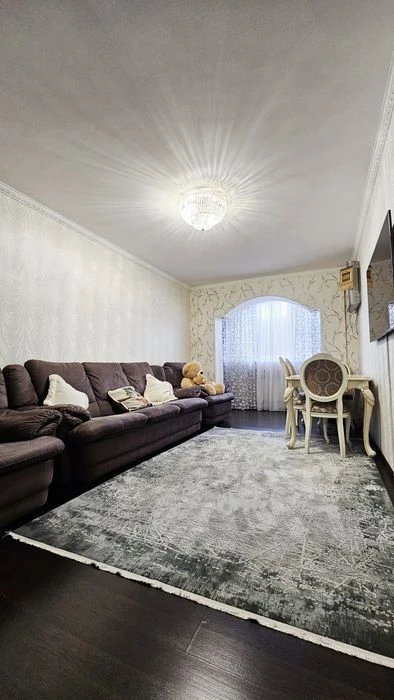 Продам 3кв. ж/м Победа-4, проспект Героев 11, капитальный ре