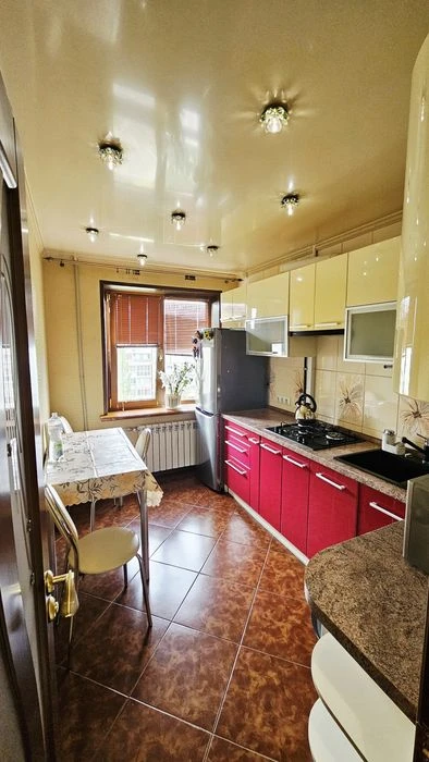 Продам 3кв. ж/м Победа-4, проспект Героев 11, капитальный ре