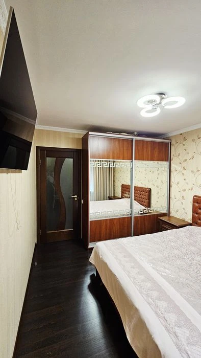 Продам 3кв. ж/м Победа-4, проспект Героев 11, капитальный ре