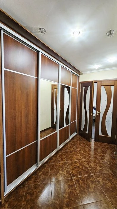 Продам 3кв. ж/м Победа-4, проспект Героев 11, капитальный ре