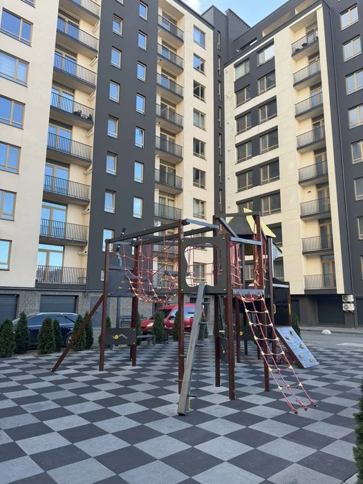 Продаж 2-кімнатної квартири по вулиці Кобилянській .