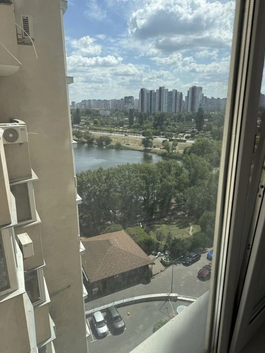 For sale 2-room apartment in the Ozerni Zori residential complex