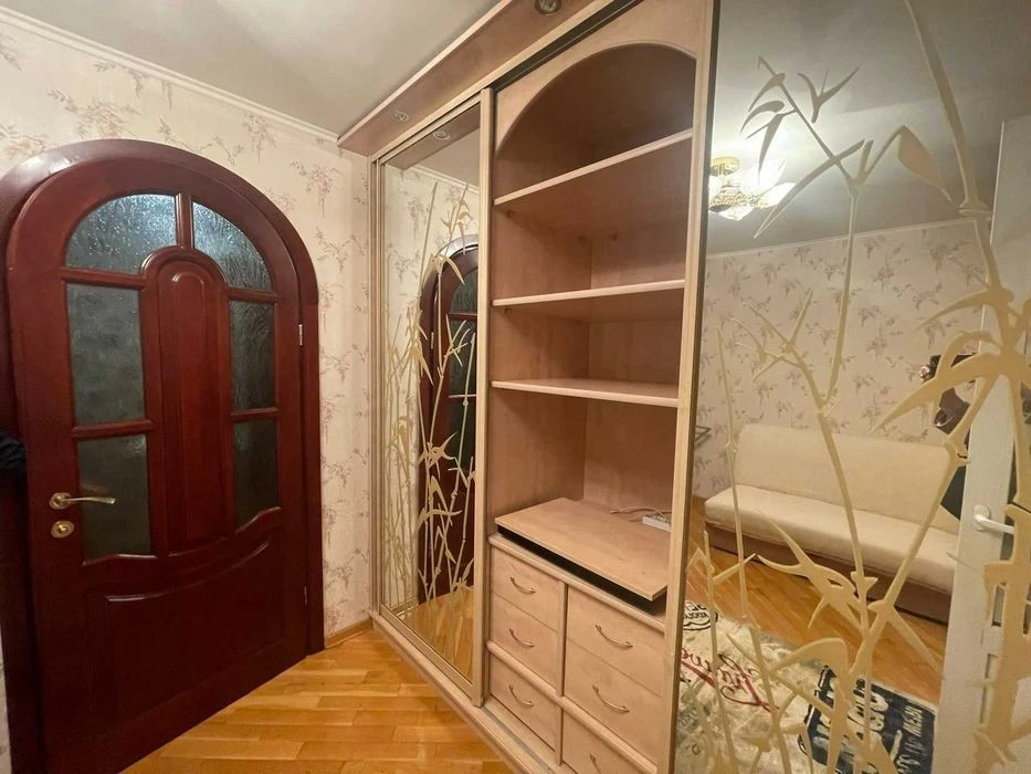 Urgent! 3-room apartment for sale with renovation, Obolon, Boga St.