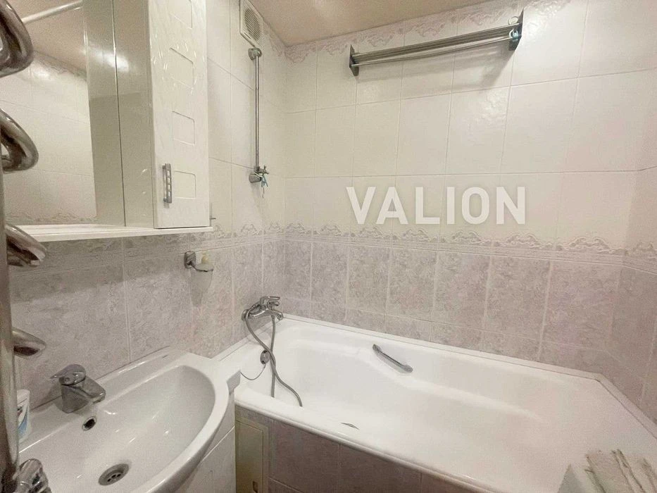 Urgent! 3-room apartment for sale with renovation, Obolon, Boga St.