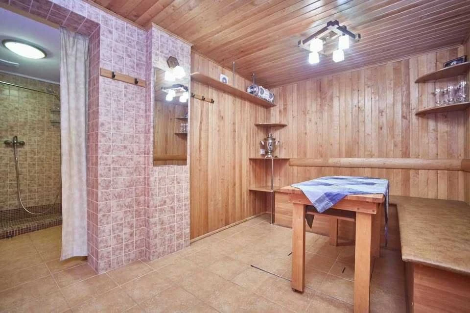 Продам добротный дом в Совиньоне! Красивый участок. Бассейн.
