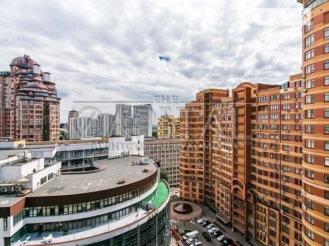 Sale of 2-room apartment 192 sq. m. on Konovaltsya Yevhena 32B street •