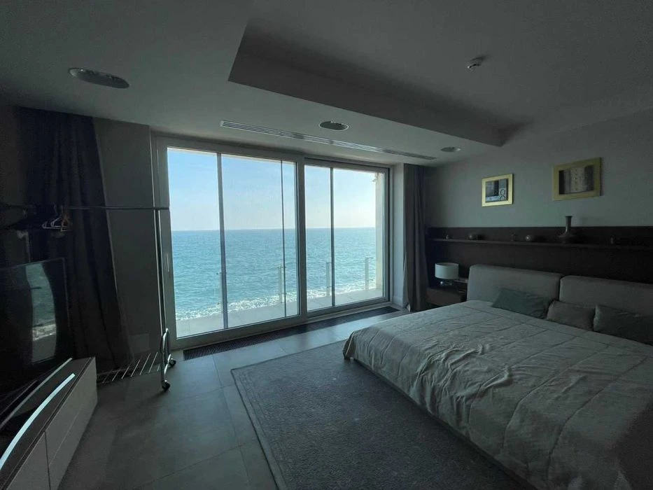 A house in Arcadia, in a closed complex on the shores of the Black Sea,