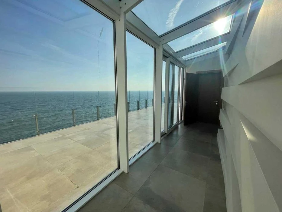 A house in Arcadia, in a closed complex on the shores of the Black Sea,