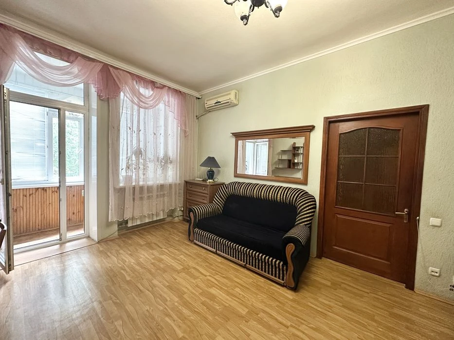 Продаж 1-кімнатна квартира по вул Сталеварів