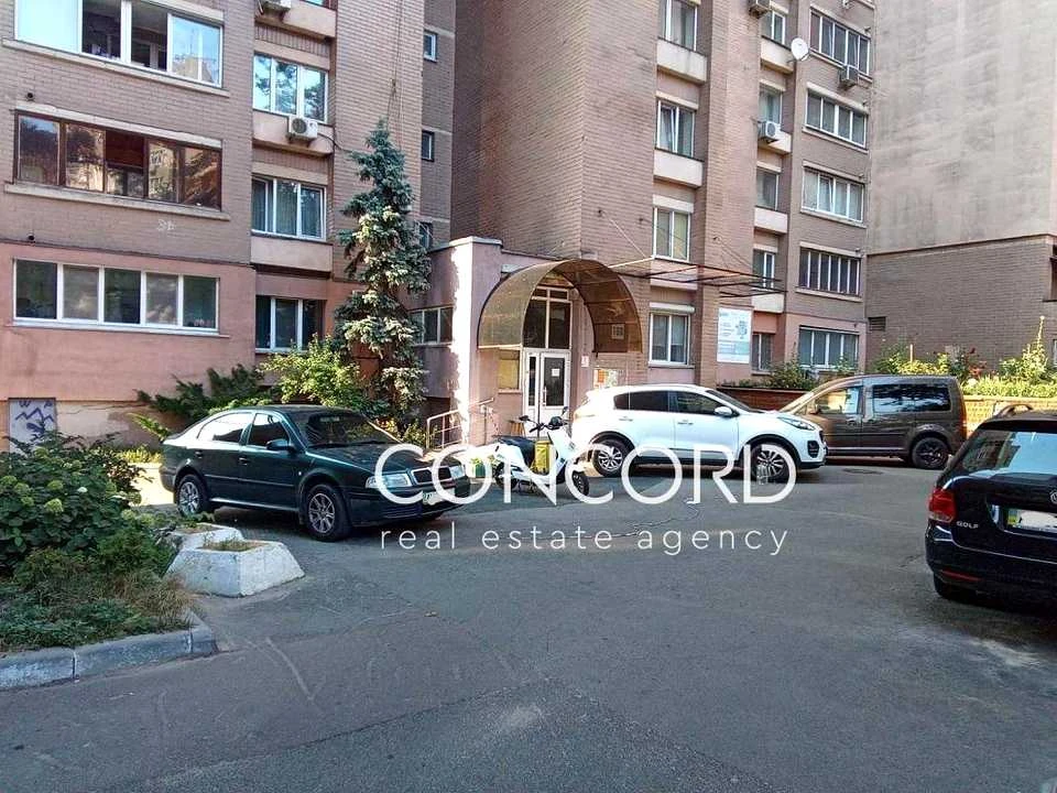 Квартира. Киев, ул. (Горького)