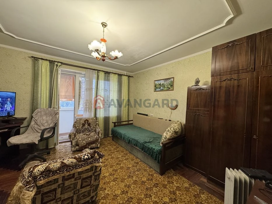 For sale 3 rooms Kyiv project/ Borodinsky