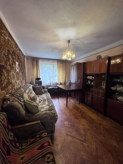 2 rooms for sale in the center