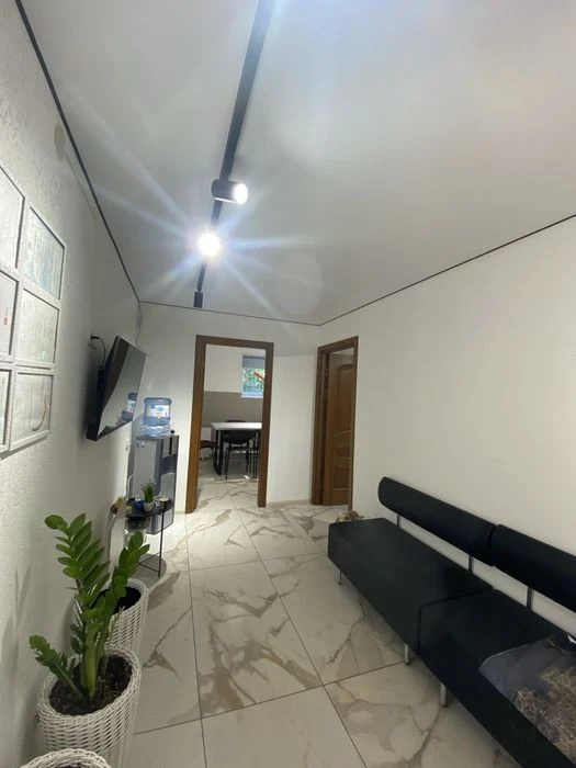 Продам 2к  45 м  з  євроремонтом під офіс , салон, кабінет