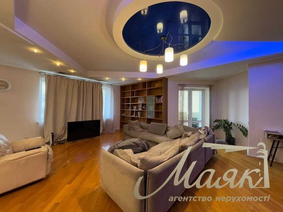 3-room apartment for sale in the residential complex Novopecherski Lipky, Zvirynetska, Pec