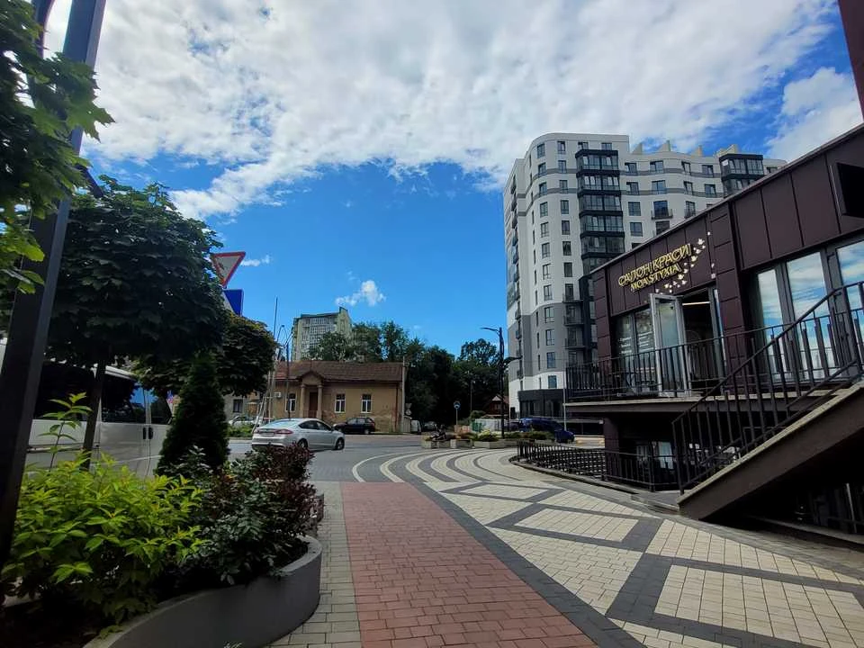 Apartment. Ivano-Frankivsk, Knyahynyn St., (Building 9)