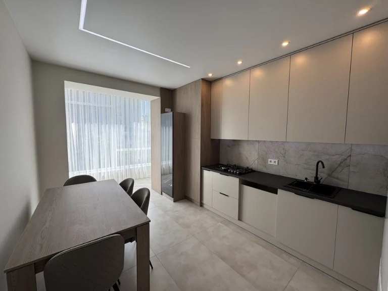 Продажа 2-комнатной квартиры с дизайнерским ремонтом.