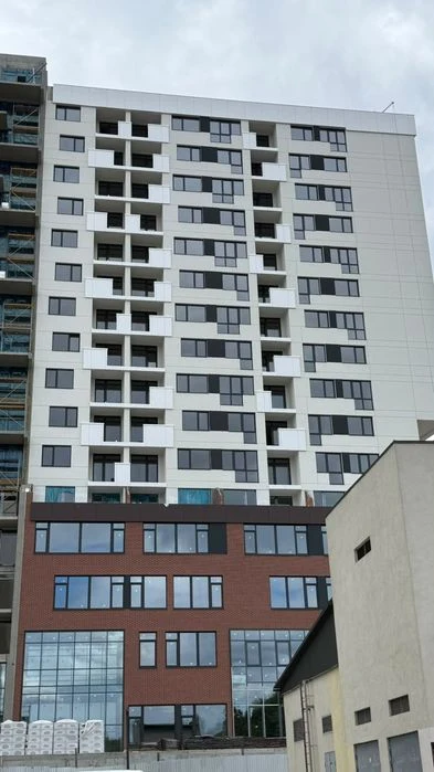 One-room apartments in a modern residential complex are offered for sale.