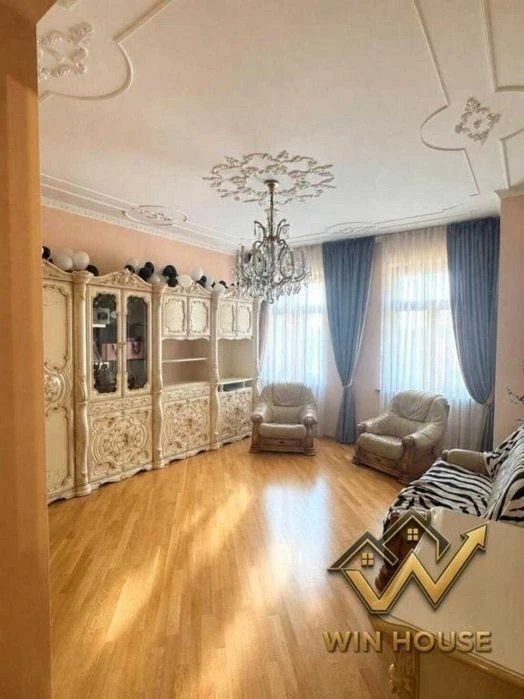 I am selling a 3-room apartment near the metro station Nivki, Beresteysky Avenue