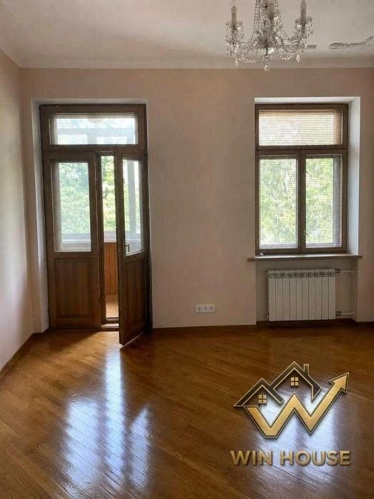 I am selling a 3-room apartment near the metro station Nivki, Beresteysky Avenue