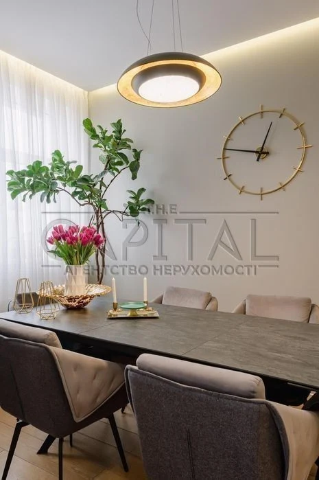 Exclusive 4-room apartment 195m² with its own open terrace
