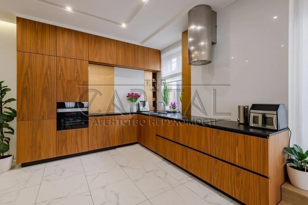 Exclusive 4-room apartment 195m² with its own open terrace