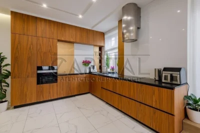 Exclusive 4-room apartment 195m² with its own open terrace